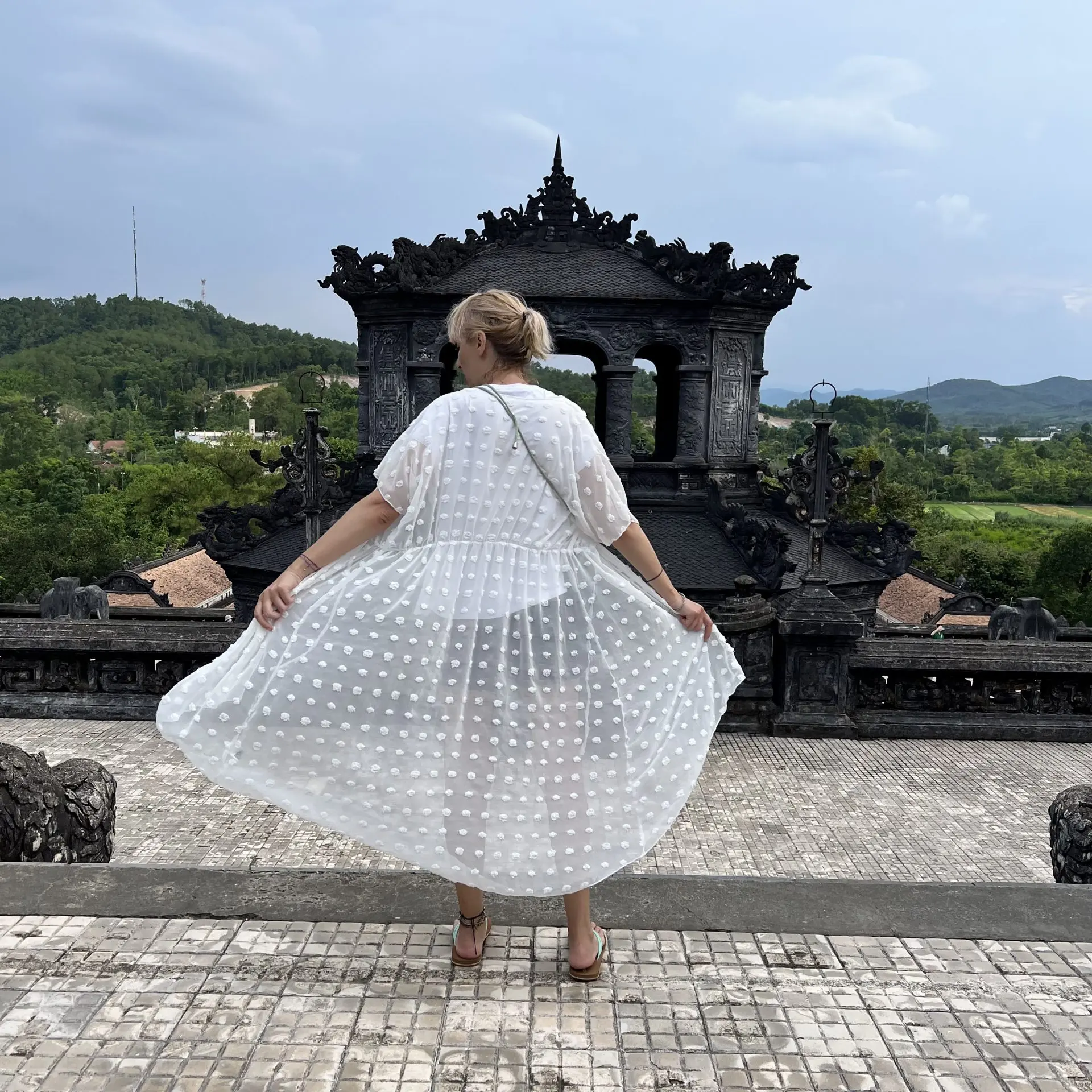 La Rubia en la tumba de Khai Dinh, Hué