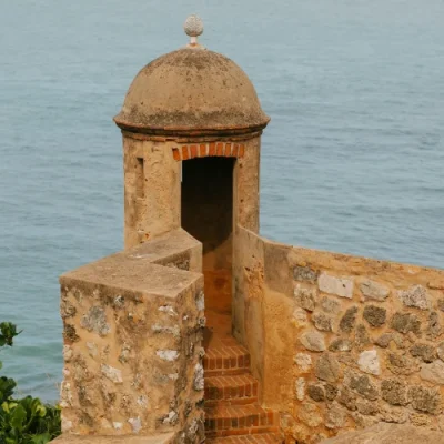 Fortificación colonial frente al mar en Santo Domingo, República Dominicana