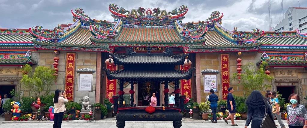 Templo Wat Mangkon, una joya escondida en el Chinatown de Bangkok llena de color y tradición
