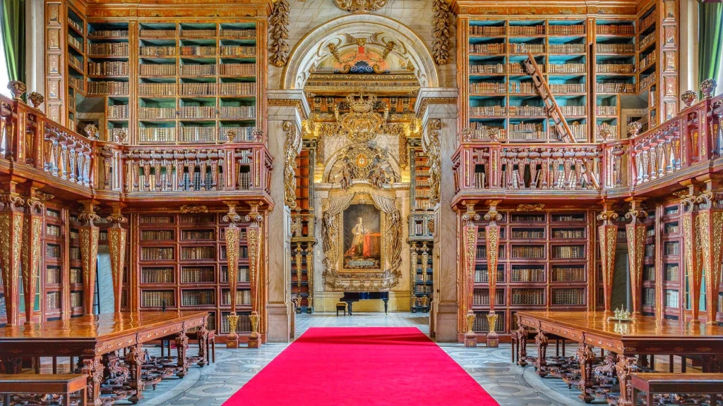 Biblioteca Joanina en Coimbra, una joya barroca que parece sacada de un cuento
