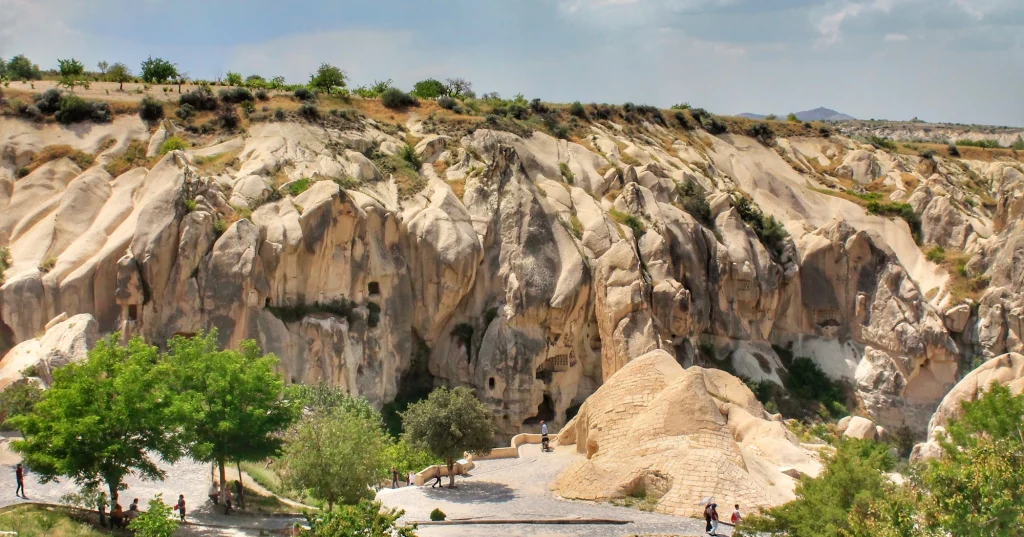 Formaciones rocosas impresionantes en el Museo al Aire Libre de Göreme, Capadocia