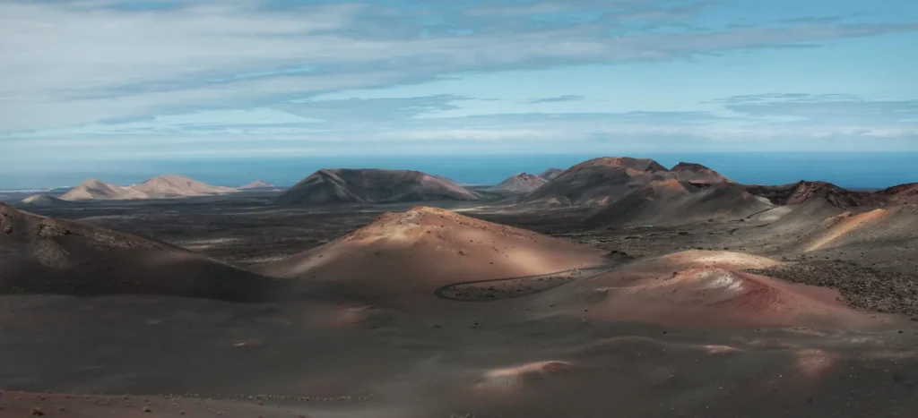 Paisaje volcánico alucinante en el Parque Nacional de Timanfaya, Lanzarote