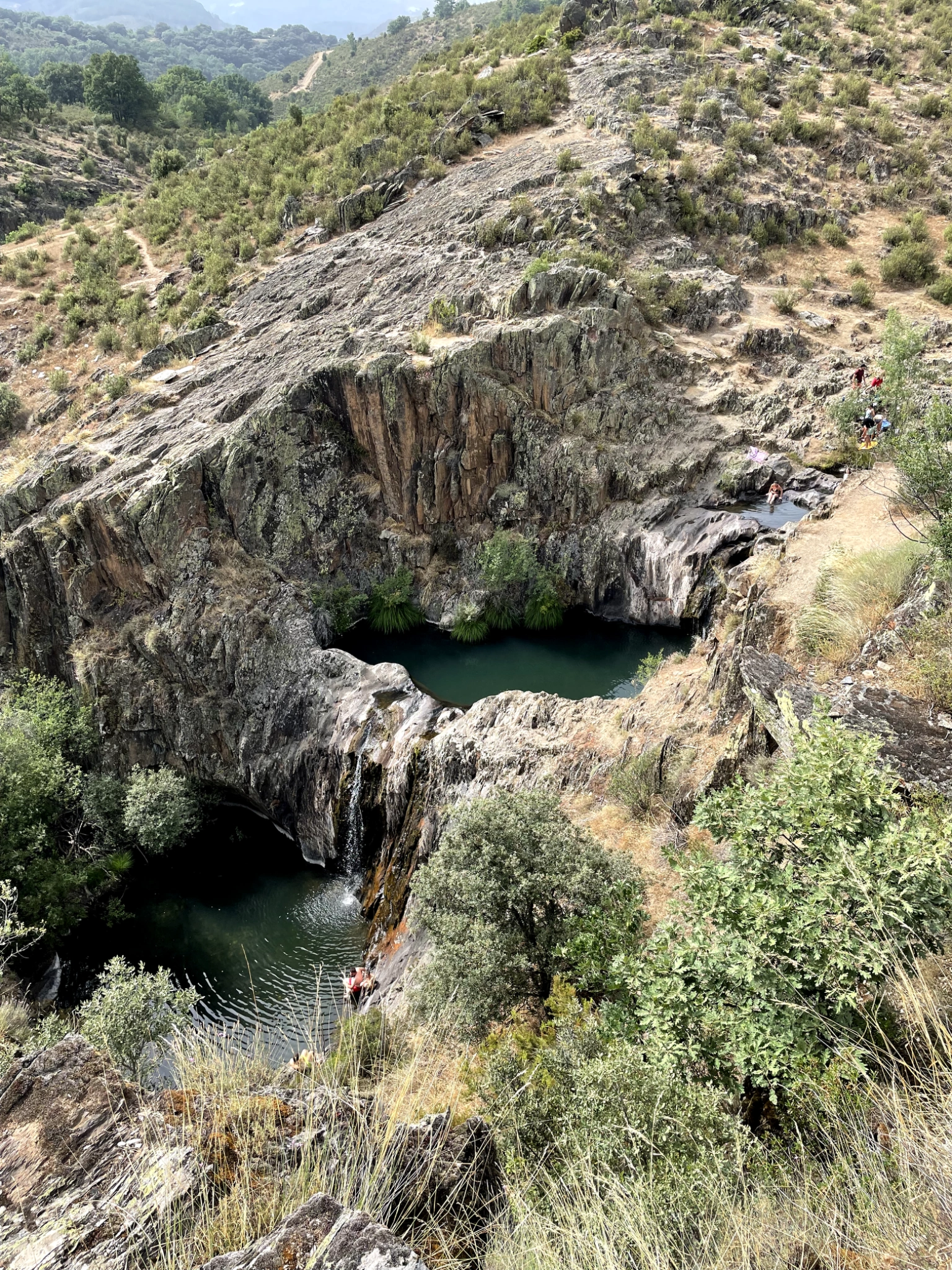 Cascadas del Aljibe en la sierra de Guadalajara, un rincón brutal para escapar del calor