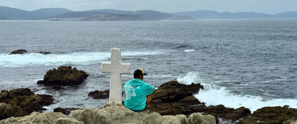 Cabo Roncudo al atardecer con vistas salvajes del Atlántico — Galicia en autocaravana