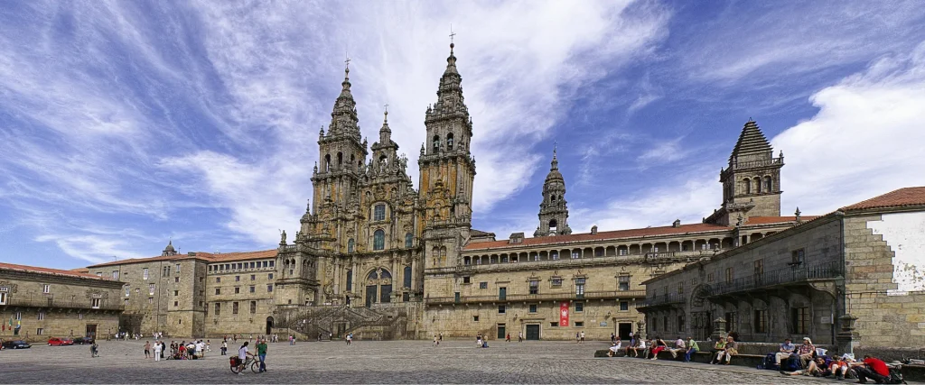 Catedral de Santiago de Compostela bajo un cielo espectacular – Galicia en autocaravana