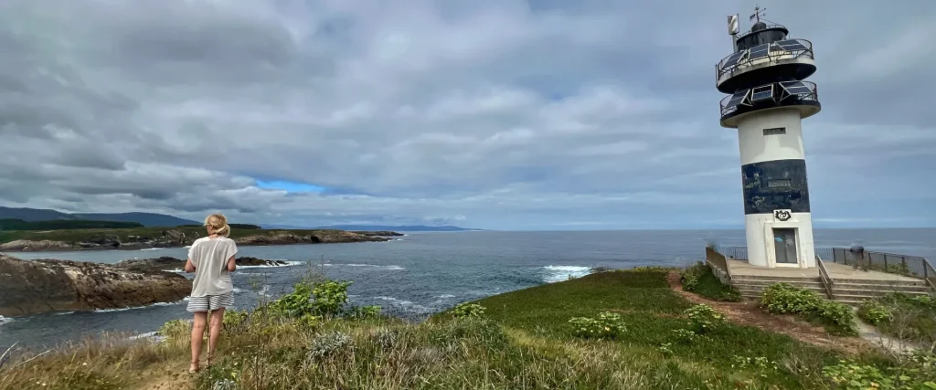 Vistas espectaculares desde el faro de Ribadeo, en la costa de Galicia