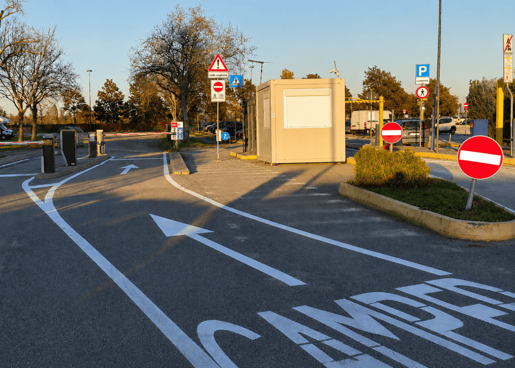Entrada al área de autocaravanas San Giuliano en Mestre, junto a Venecia