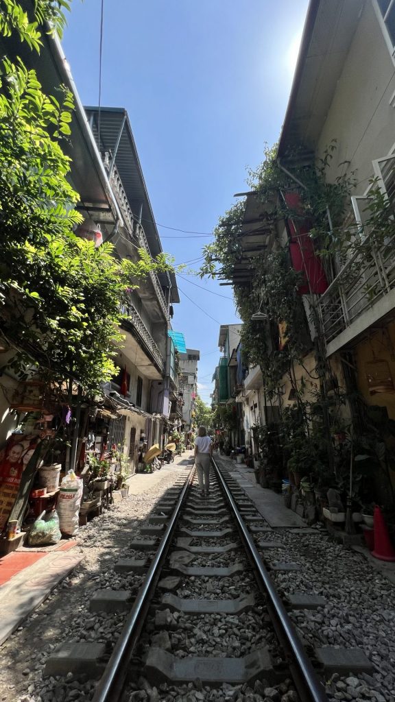 Calles con vida local en Hanoi, Vietnam