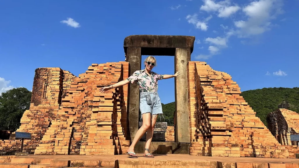 Ruinas My Son Vietnam La Rubia explorando este lugar histórico con Two On Trip.