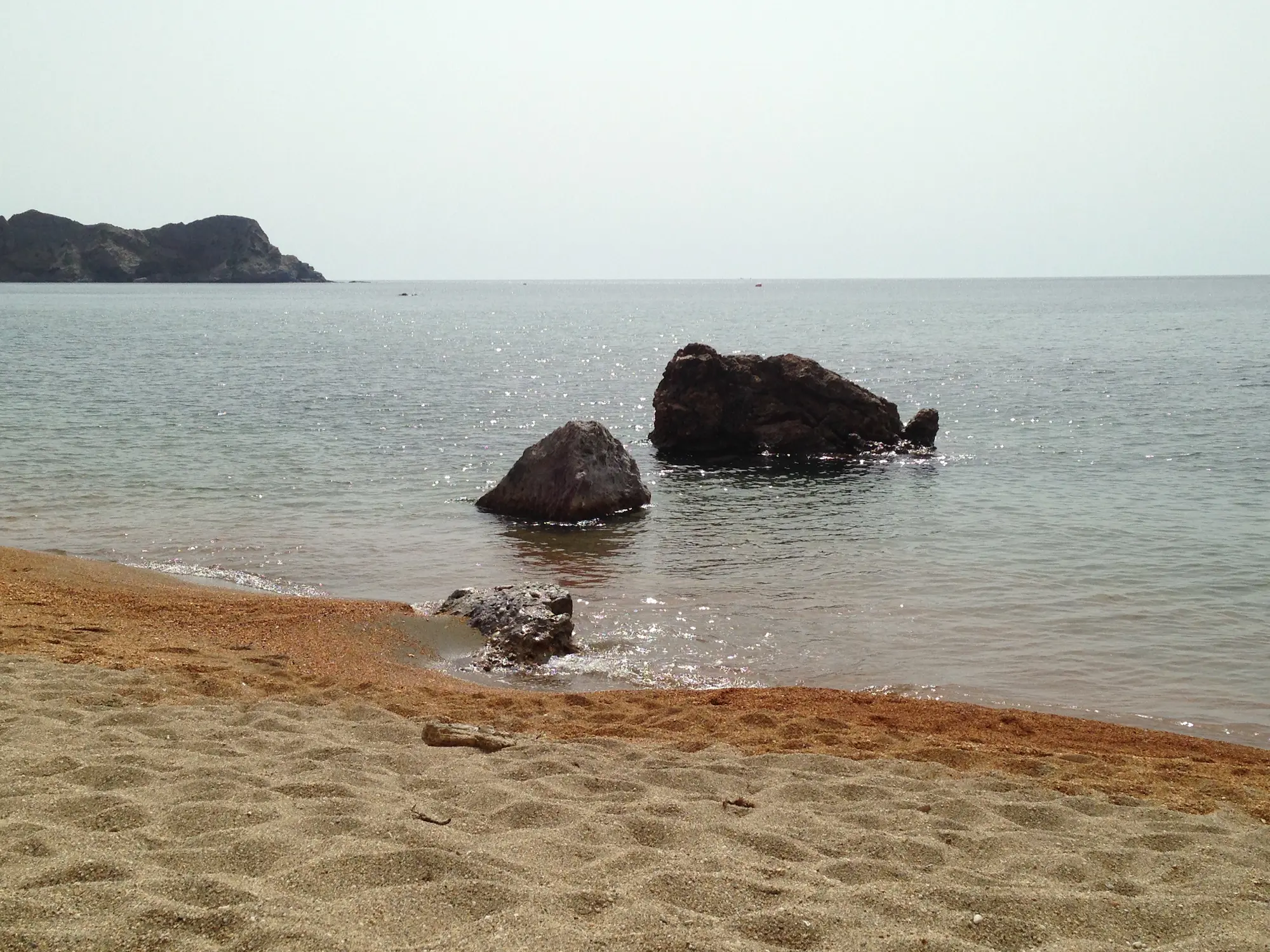 Playa Firiplaka en Milos - Vista panorámica